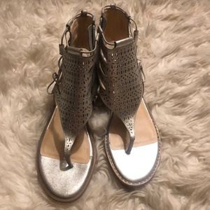 Vince camuto sandals 👡